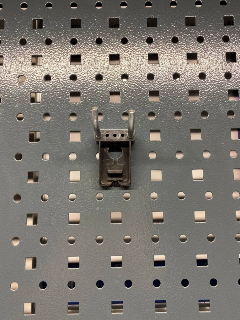 Крючок двойной 38 мм купить в Ярославле Крючок двойной 38 мм купить в Ярославле