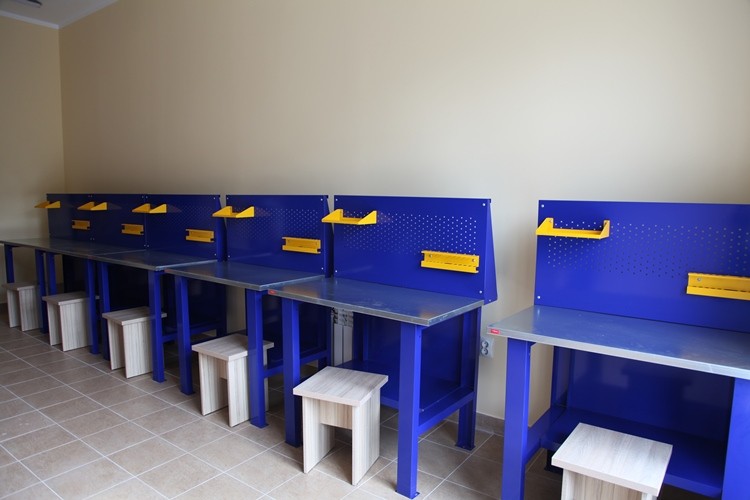 Верстак-стол бестумбовый ВП-1 с экраном купить в Ярославле